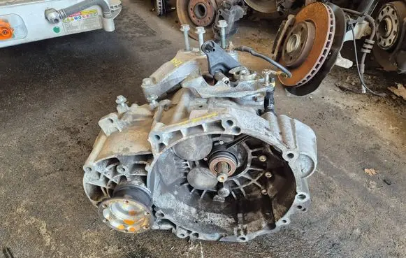 Volkswagen Golf VI Manual 6 speed gearbox LNZ