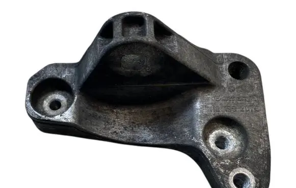 Volkswagen Transporter - Caravelle T5 Engine mounting bracket 7H0199207C