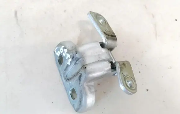 Chevrolet Orlando Rear door lower hinge a046057