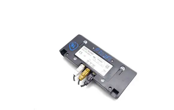 Audi A4 S4 B7 8E 8H Aerial antenna amplifier 8H0035225J