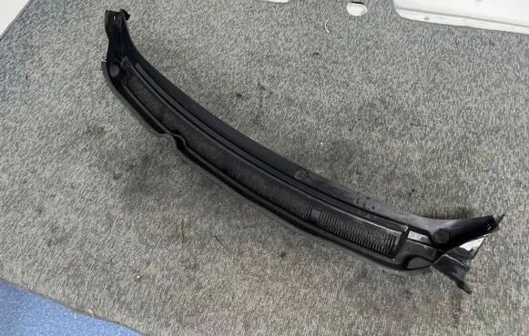 Ford Transit Courier Wiper trim