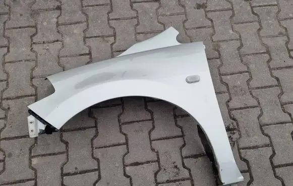 Nissan Tiida C11 Fender