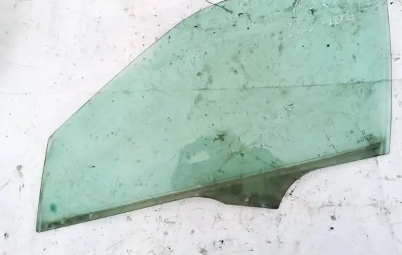 Peugeot 406 Front door window glass four-door