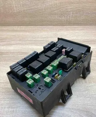 Chrysler Voyager Fuse module 04869204AM