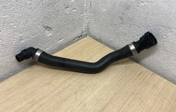 Mercedes-Benz CLS AMG C219 Engine coolant pipe/hose A2118302996