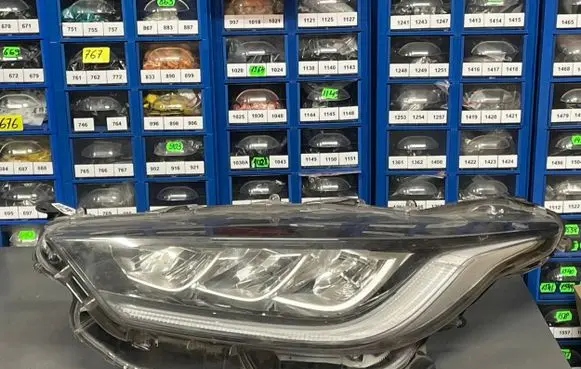 Toyota Yaris XP210 Headlight/headlamp KOITOK08