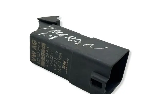 Volkswagen Touran I Glow plug pre-heat relay 03G907282A 0522120505 3043819