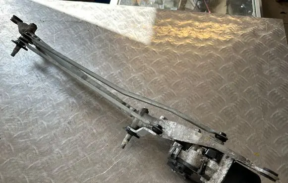Nissan Qashqai Front wiper linkage 