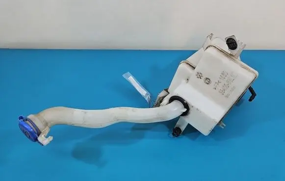 Suzuki Swift II Windshield washer fluid reservoir/tank 3840068L10 IMPRK1597662