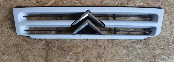 Citroen Jumper Front bumper upper radiator grill 1304699070