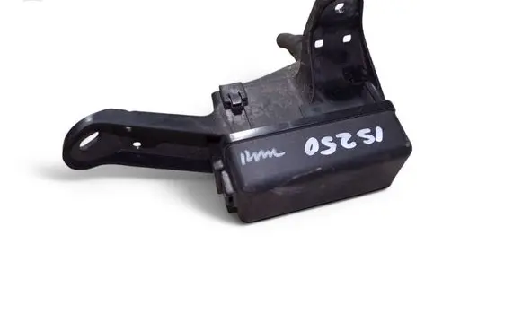 Lexus IS 220D-250-350 Relay mounting block 8266253110