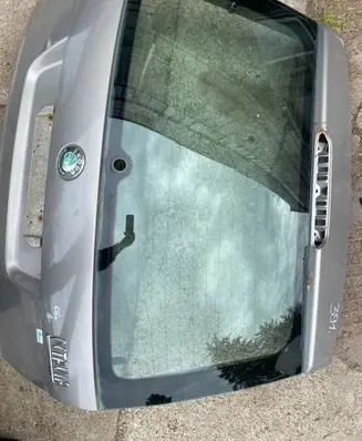 Skoda Octavia Mk2 (1Z) Rear windscreen/windshield window 