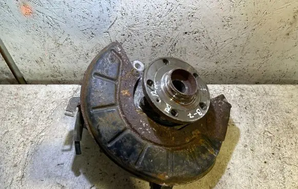 Volkswagen PASSAT B7 Front wheel hub