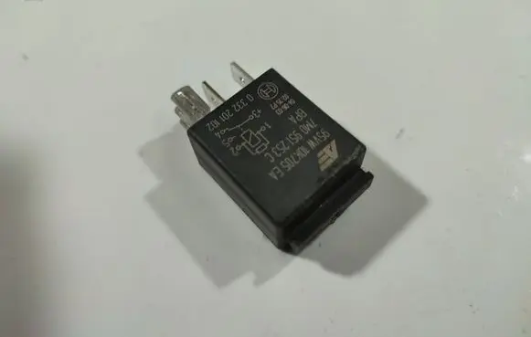 Volkswagen Touran I Other relay 95VW10K705EA