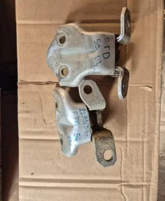 Rear door hinge set