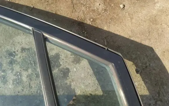 Toyota Corolla Verso AR10 Front door vent window glass four-door 