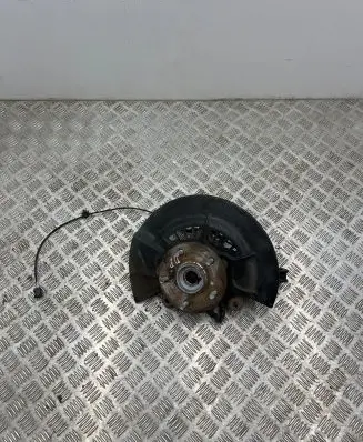 Toyota RAV 4 (XA50) Front wheel hub