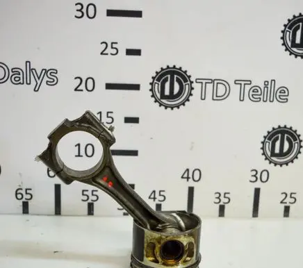 Volkswagen Golf V Piston 038G54