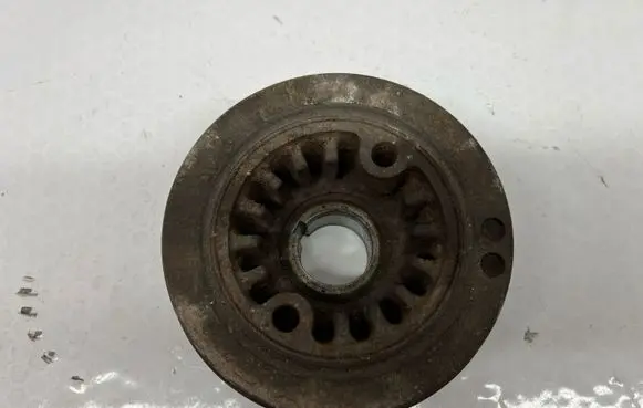 Mitsubishi Pajero Crankshaft pulley 