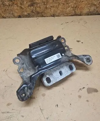 Volkswagen PASSAT B8 Engine mount bracket 5Q0199555AB 20102017
