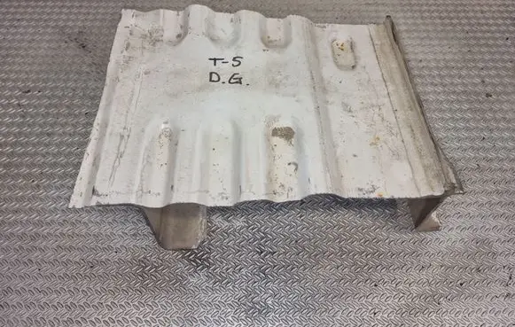 Volkswagen Transporter - Caravelle T5 Front shock absorber mounting bracket 