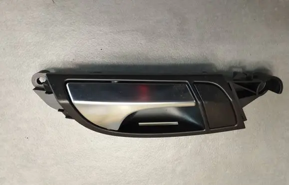 Audi Q7 4L Front door interior handle 4L0837020