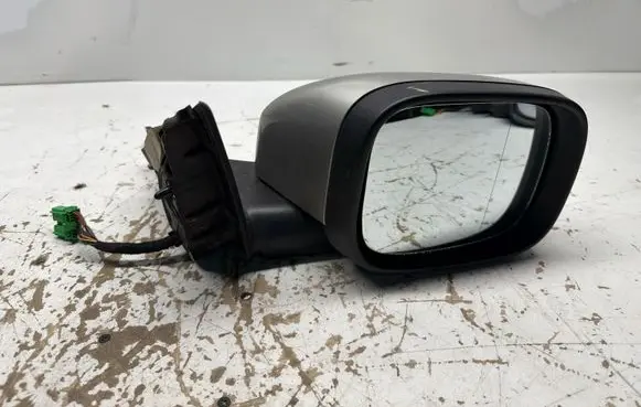 Volvo XC70 Front door electric wing mirror 