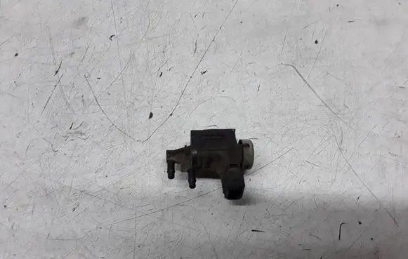 Volkswagen PASSAT B5.5 Vacuum valve 1J0906283A