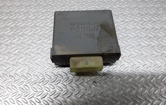 Mitsubishi Pajero Antenna control unit MB665709
