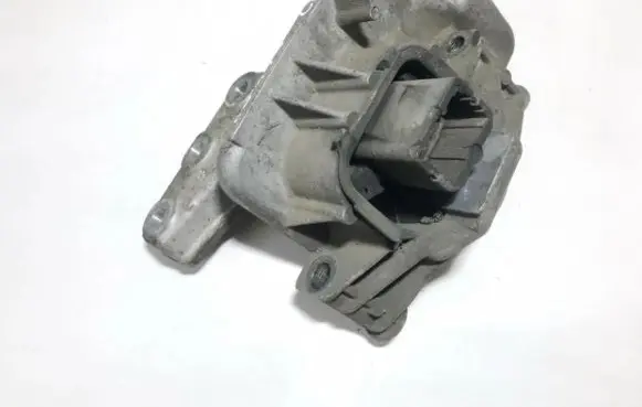 Citroen C3 Engine mount bracket