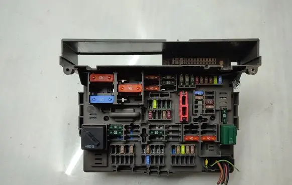 BMW 1 E81 E87 Fuse module 9119446