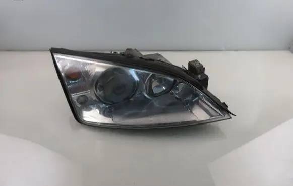 Ford Mondeo Mk III Headlight/headlamp 1S7113005AK 0301174202