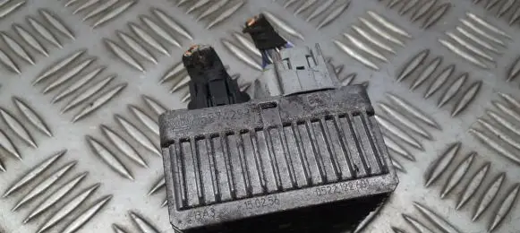 Opel Insignia A Glow plug pre-heat relay 55574293 gm55574293