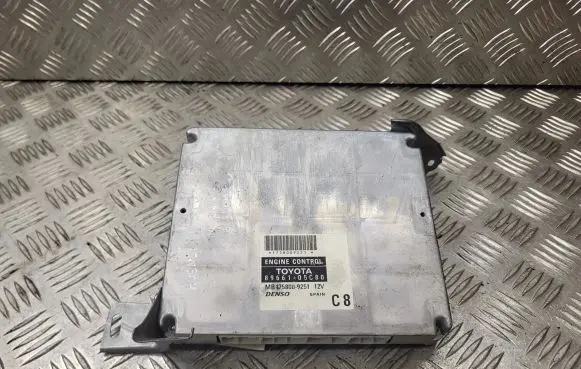 Toyota Avensis T250 Engine control unit/module 8966105C80