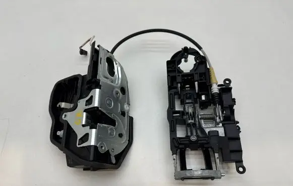 BMW 5 F10 F11 Rear door lock 7154515