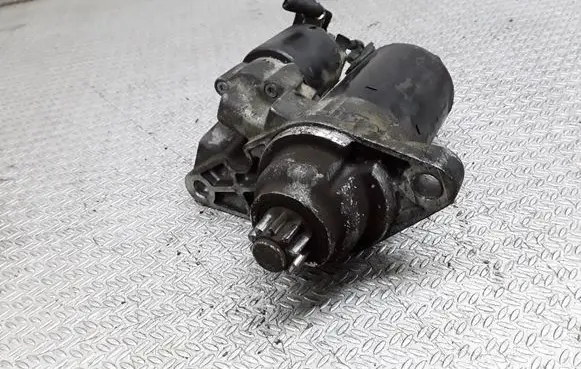 Volkswagen Polo Starter motor 0001120400
