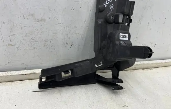Volvo XC90 Front bumper mounting bracket 32345739