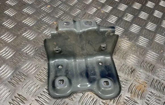 Fender mounting bracket