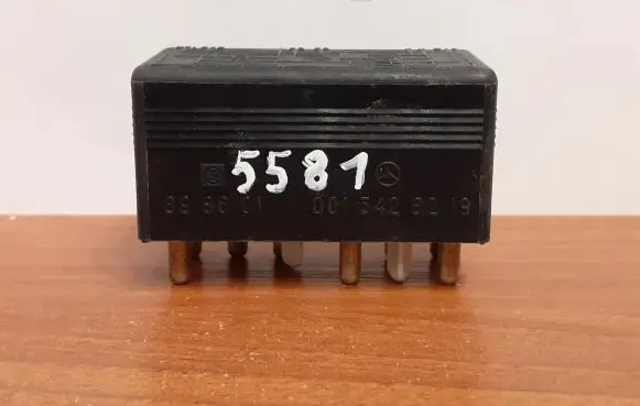Mercedes-Benz S W140 Coolant fan relay 0015428219 5581