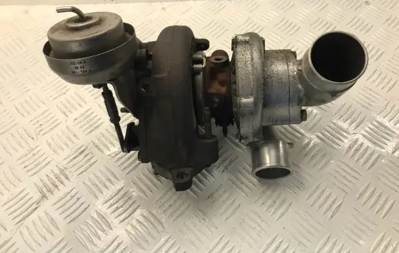 Toyota Avensis T250 Turbo 172010R020 0507120080 0507120087