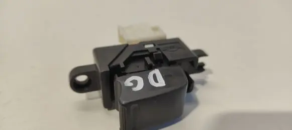 Nissan X-Trail T30 Electric window control switch 32247