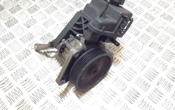 Mercedes-Benz C W204 Power steering pump A0064667801