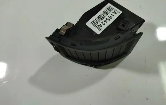 Skoda Octavia Mk2 (1Z) Dash center air vent grill 4905