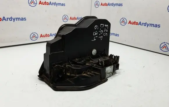BMW X3 F25 Front door lock 7318416 51217318416 51217229458