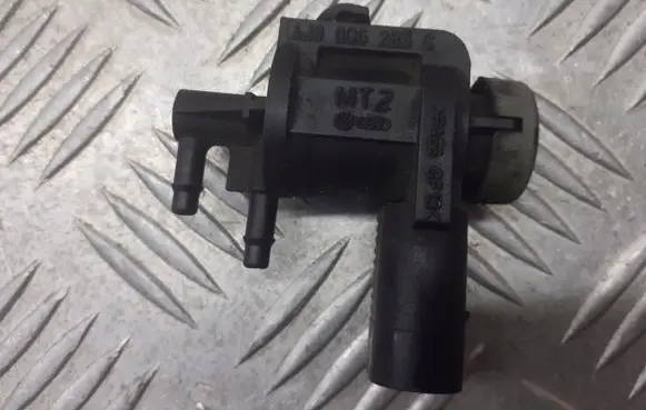 Skoda Octavia Mk1 (1U) Turbo solenoid valve 1J0906283C