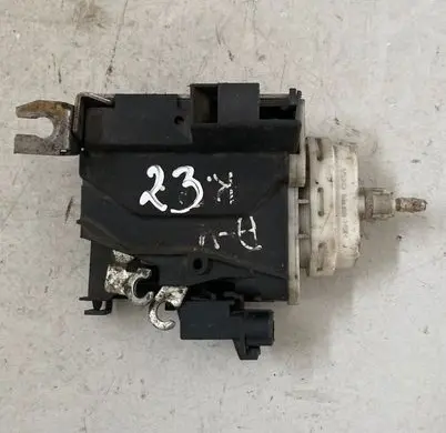 Audi A4 S4 B5 8D Front door lock 8D2837015A