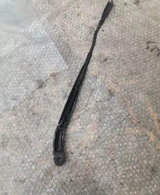Ford Mustang VI Front wiper blade arm FR3B17C495