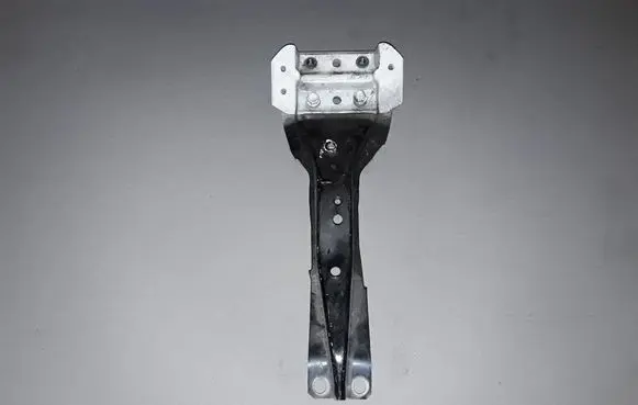 Mitsubishi L200 Headlight/headlamp mounting bracket 5901A006