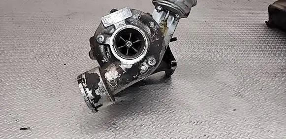Audi A6 S6 C6 4F Turbo 038145702G