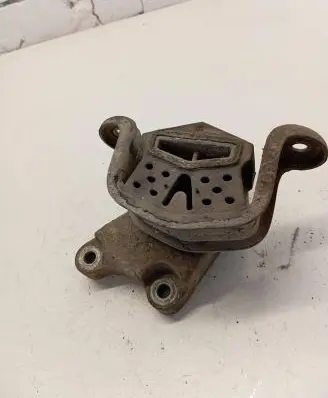 Volkswagen Transporter - Caravelle T5 Engine mount bracket 7H0399151H